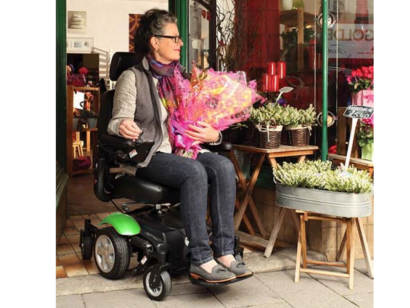 Silla de ruedas eléctrica tracción central R300