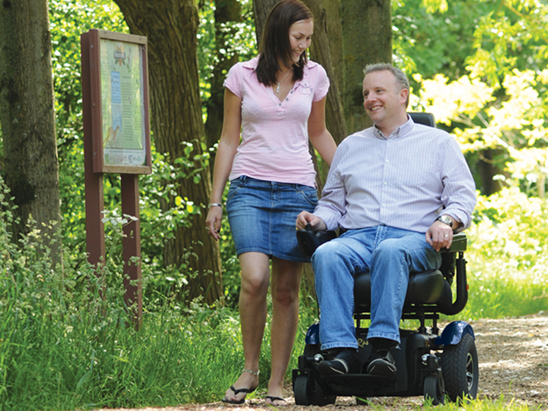 Silla de ruedas eléctrica tracción central R320