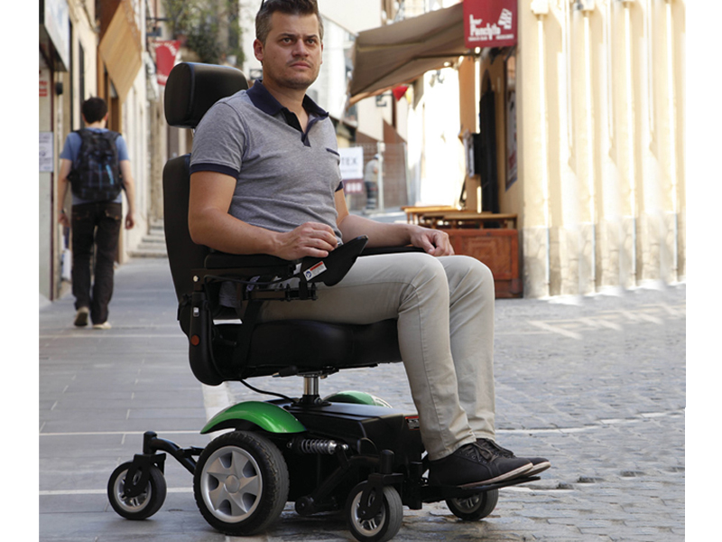 Silla de ruedas eléctrica tracción central R300