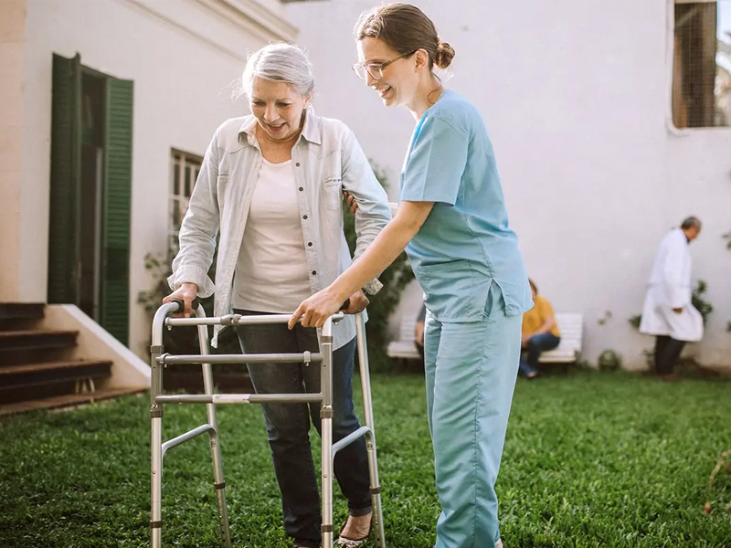 Andador fijo y deambulador plegable